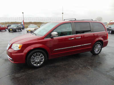 2014 Chrysler Town & Country, $6495. Photo 5