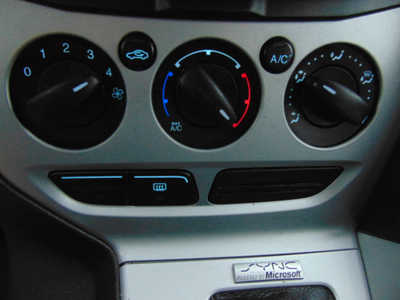2014 Ford Focus, $3995. Photo 9
