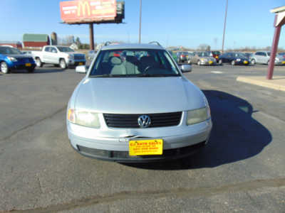 2001 Volkswagen Passat, $2595. Photo 2