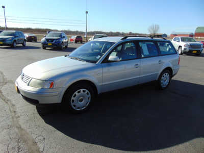 2001 Volkswagen Passat, $2595. Photo 3