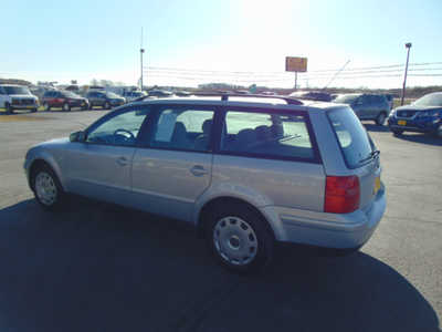 2001 Volkswagen Passat, $2595. Photo 4