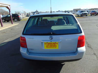 2001 Volkswagen Passat, $2595. Photo 5