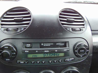 2003 Volkswagen New Beetle, $3995. Photo 9
