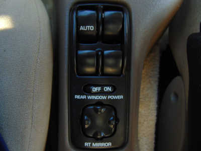 1998 Saturn S Series, $3495. Photo 10