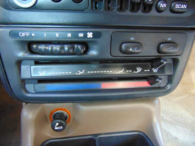 1998 Saturn S Series, $3495. Photo 9