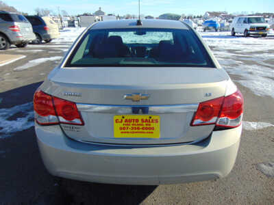 2016 Chevrolet Cruze, $3495. Photo 3