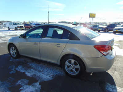 2016 Chevrolet Cruze, $3495. Photo 4