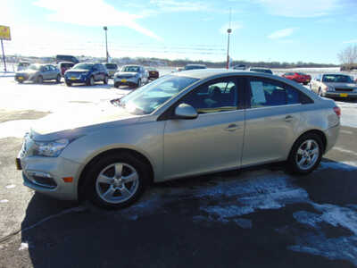 2016 Chevrolet Cruze, $3495. Photo 5