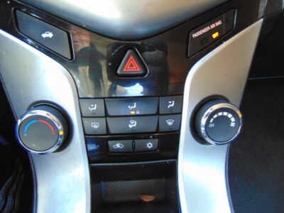 2016 Chevrolet Cruze, $3495. Photo 8