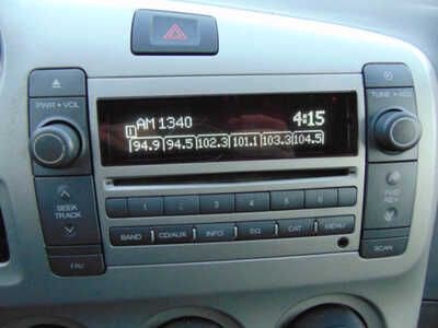 2009 Pontiac Vibe, $2595. Photo 7