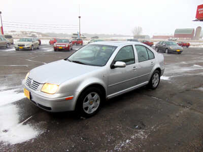 2001 Volkswagen Jetta, $4495. Photo 3