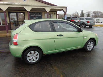 2009 Hyundai Accent, $2795. Photo 2