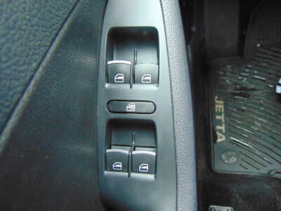 2013 Volkswagen Jetta, $5995. Photo 12