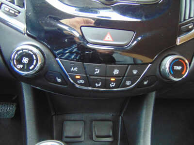 2017 Chevrolet Cruze, $4995. Photo 8