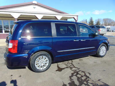 2015 Chrysler Town & Country, $7495. Photo 2