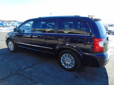 2015 Chrysler Town & Country, $7495. Photo 4