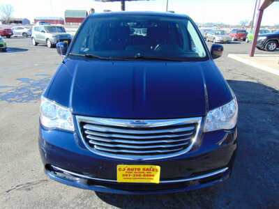 2015 Chrysler Town & Country, $7495. Photo 6