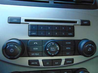 2011 Ford Focus, $1200. Photo 8