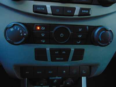 2011 Ford Focus, $1200. Photo 9