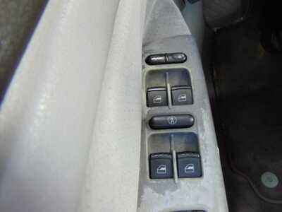 2001 Volkswagen Passat, $2595. Photo 11