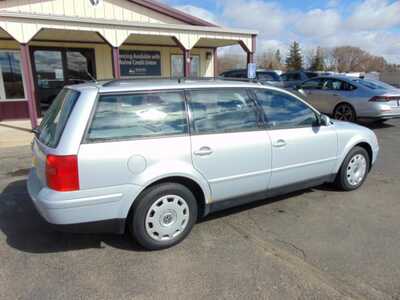 2001 Volkswagen Passat, $2595. Photo 2
