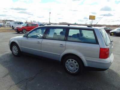 2001 Volkswagen Passat, $2595. Photo 4