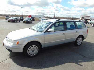 2001 Volkswagen Passat, $2595. Photo 5