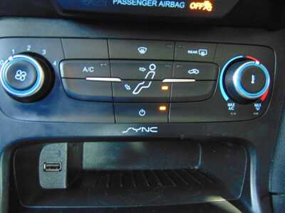 2016 Ford Focus, $5995. Photo 10