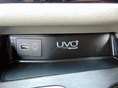 2015 Kia Sedona, $6995. Photo 9