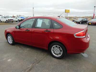 2011 Ford Focus, $5495. Photo 4