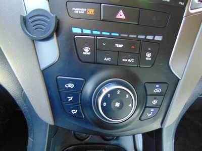 2016 Hyundai Santa Fe, $6995. Photo 9