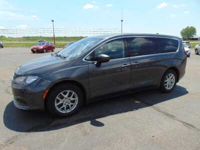2021 Chrysler Voyager, $8995. Photo 5