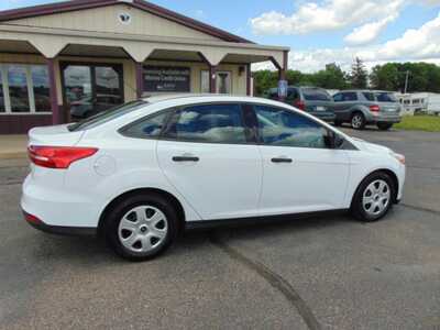 2017 Ford Focus, $8995. Photo 2