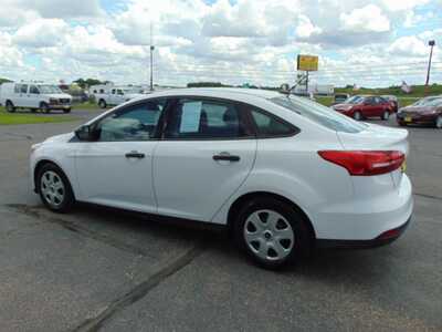 2017 Ford Focus, $8995. Photo 4
