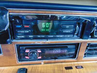 1990 Lincoln Continental, $4295. Photo 7