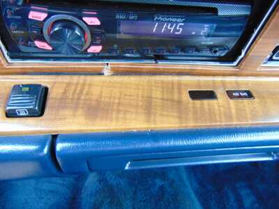1990 Lincoln Continental, $4295. Photo 8