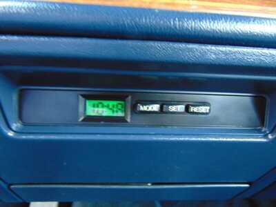 1990 Lincoln Continental, $4295. Photo 9