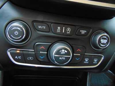 2019 Jeep Cherokee, $9995. Photo 12