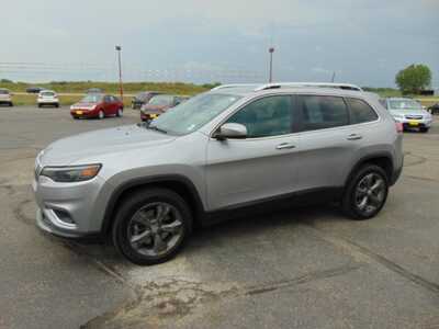 2019 Jeep Cherokee, $9995. Photo 5