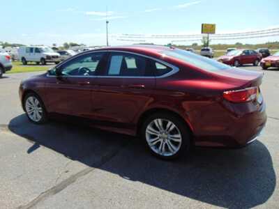 2015 Chrysler 200, $5495. Photo 4