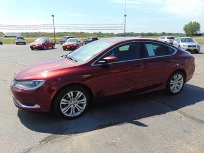 2015 Chrysler 200, $5495. Photo 5