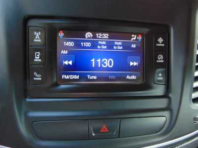 2015 Chrysler 200, $5495. Photo 7