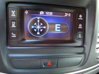 2015 Chrysler 200, $5495. Photo 8