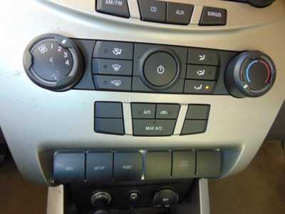 2009 Ford Focus, $3495. Photo 9