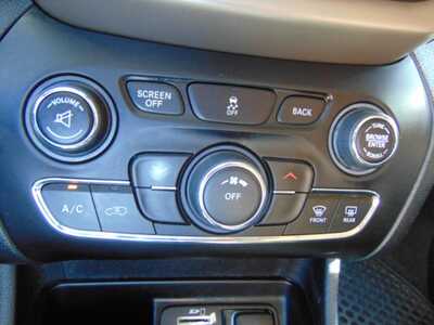 2017 Jeep Cherokee, $7995. Photo 11