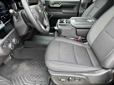 2025 Chevrolet 1500 Crew Cab, $51370.0. Photo 5