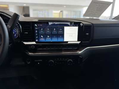 2025 Chevrolet 1500 Crew Cab, $62999.0. Photo 7