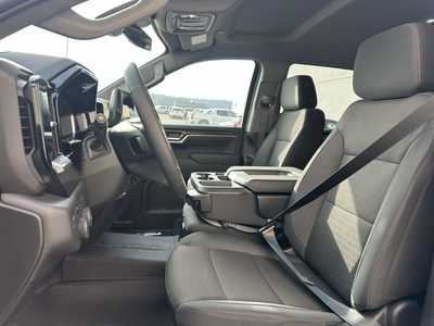2025 Chevrolet 1500 Crew Cab, $53765.0. Photo 4