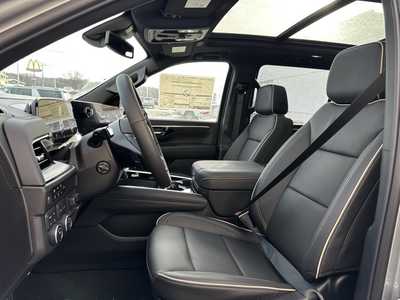 2025 Chevrolet Suburban, $80185.0. Photo 4