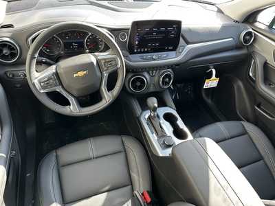 2025 Chevrolet Blazer, $41020. Photo 2